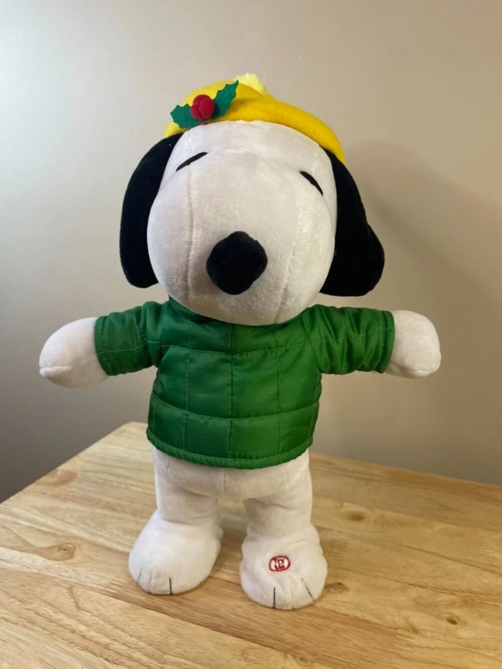 Gemmy Peanuts Snoopy Animated Christmas Plush – 2025